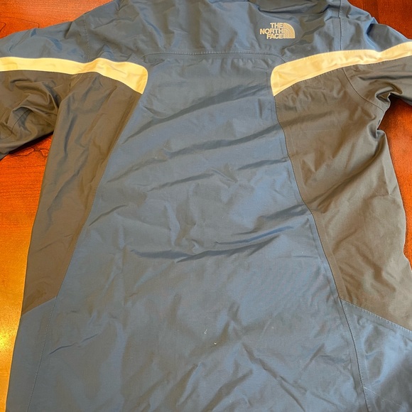 North Faces HyVent Boys Xl Shell Jacket - Picture 4 of 7